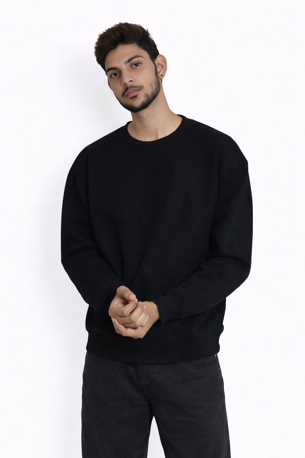 BLACK OVERSIZED SWEATSHIRT